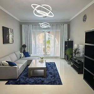  Appartement Huge Entire For Couples ,families & Groups -up To 5 Guests- With Free Pool, Steam & Sauna ,jvc,dubai